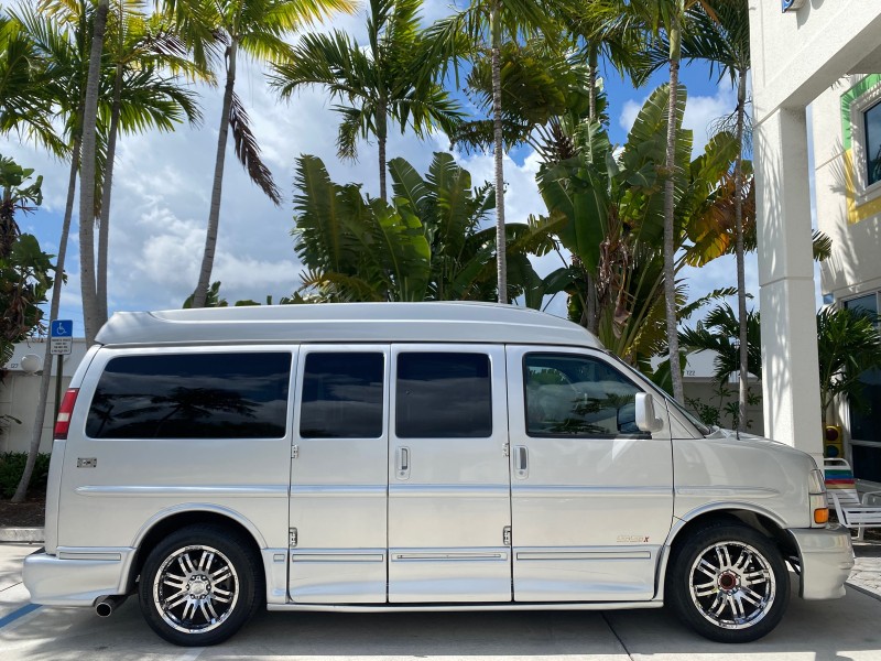 2013 GMC SAVANA HI TOP CONVERSION HANDICAP LIFT LOW MILES 24,857 in , 