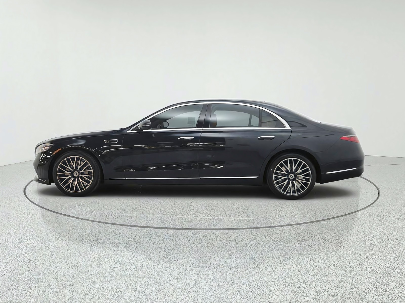 New 2027 Emerald Green Metallic Mercedes-Benz S 500 4MATIC® Sedan image 8