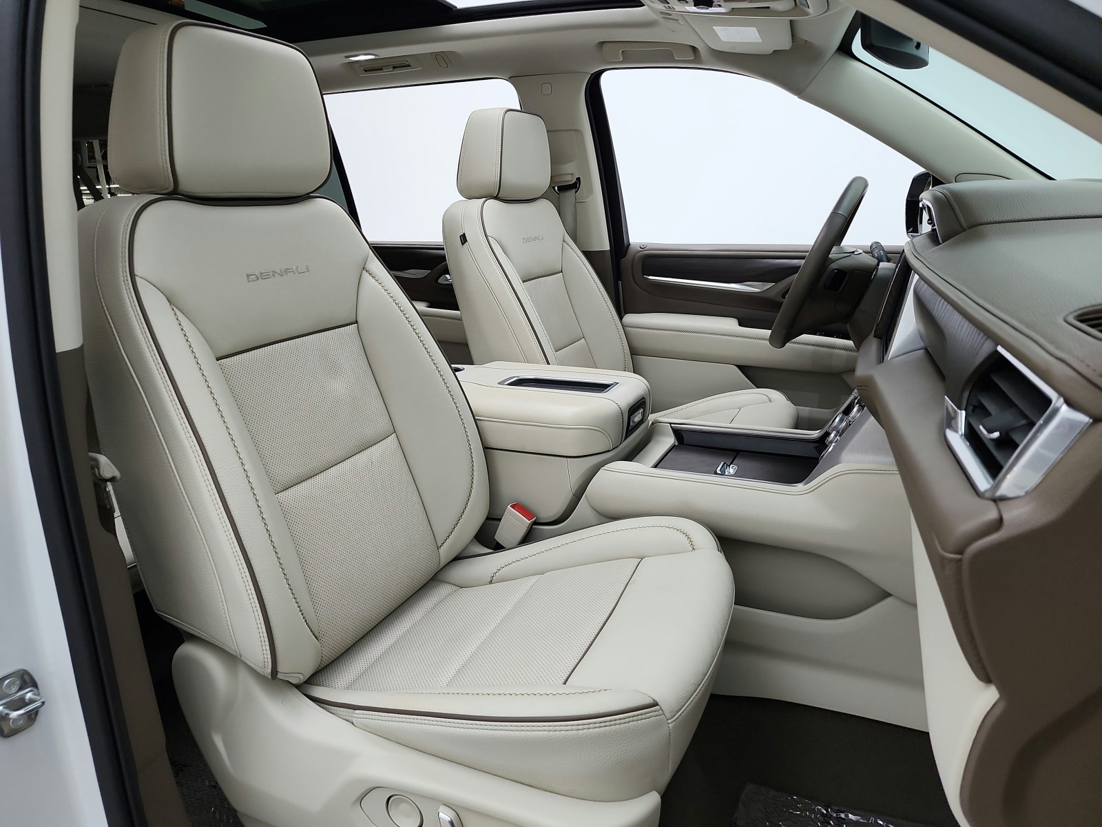 Used 2022 White Frost Tricoat GMC 2WD 4dr Denali image 20