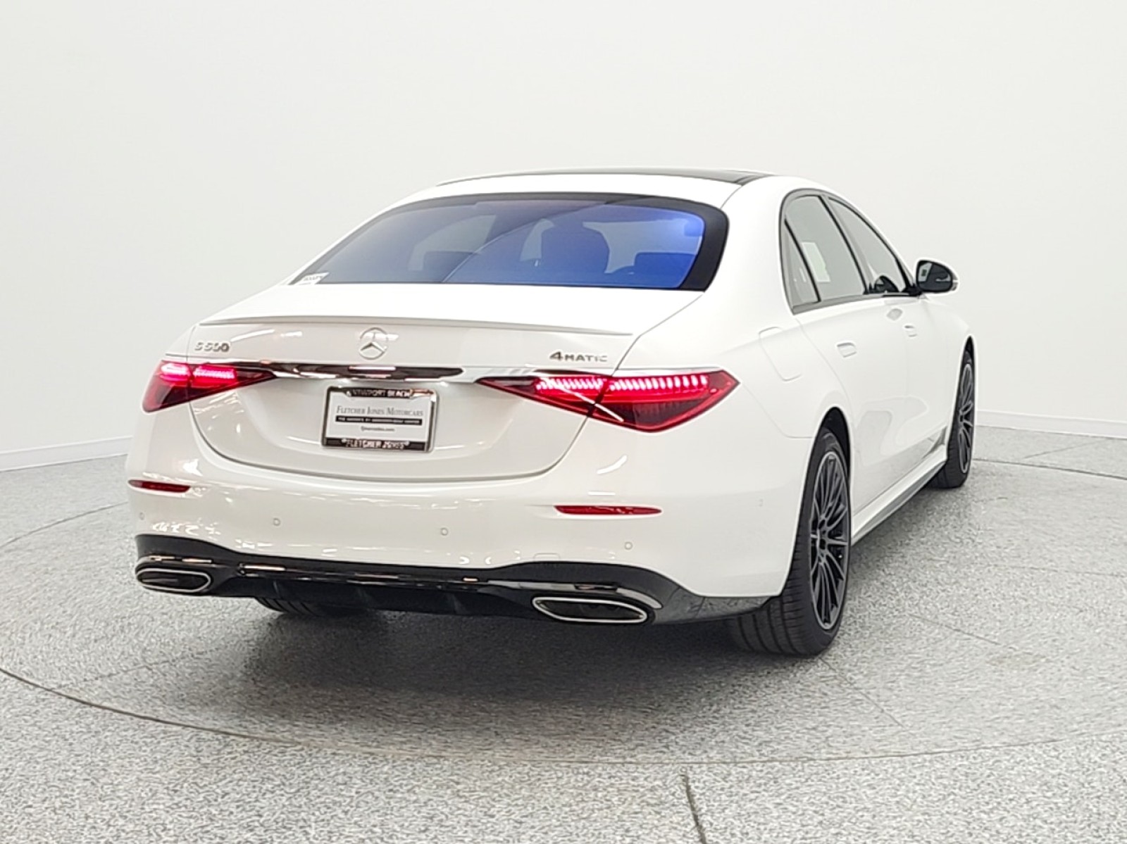 New 2026 MANUFAKTUR Moonlight White Metallic Mercedes-Benz S 500 image 6