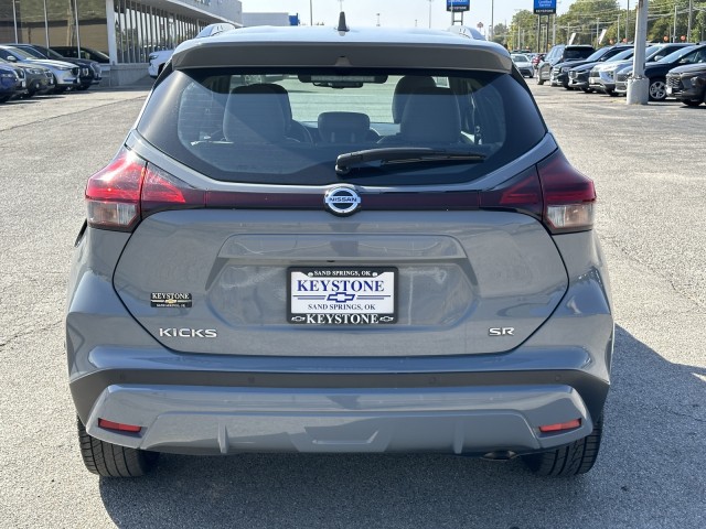 2021 Nissan Kicks SR 4