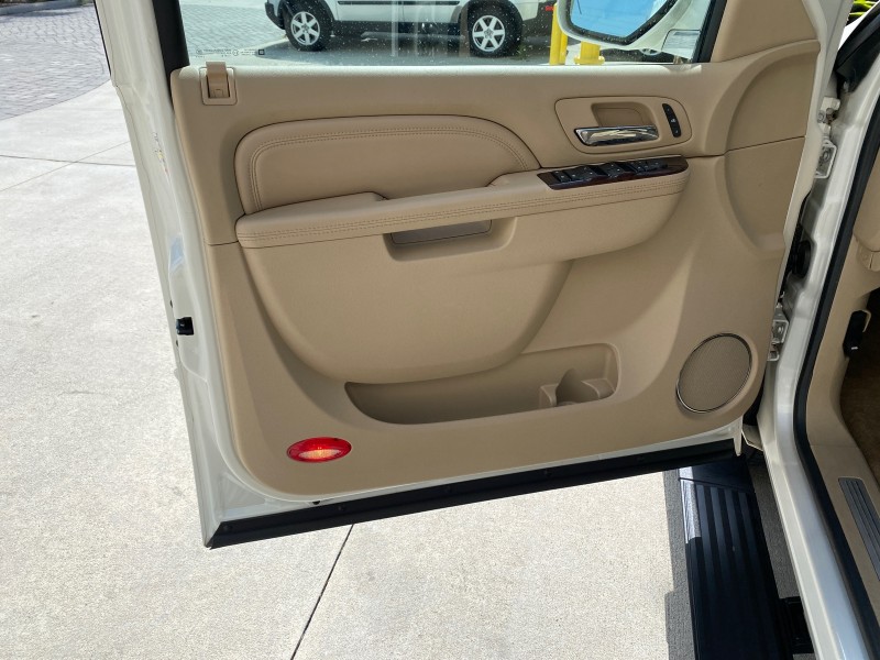 2010 Cadillac Escalade SUNROOF NAV Premium LOW MILES 66,933 in ,