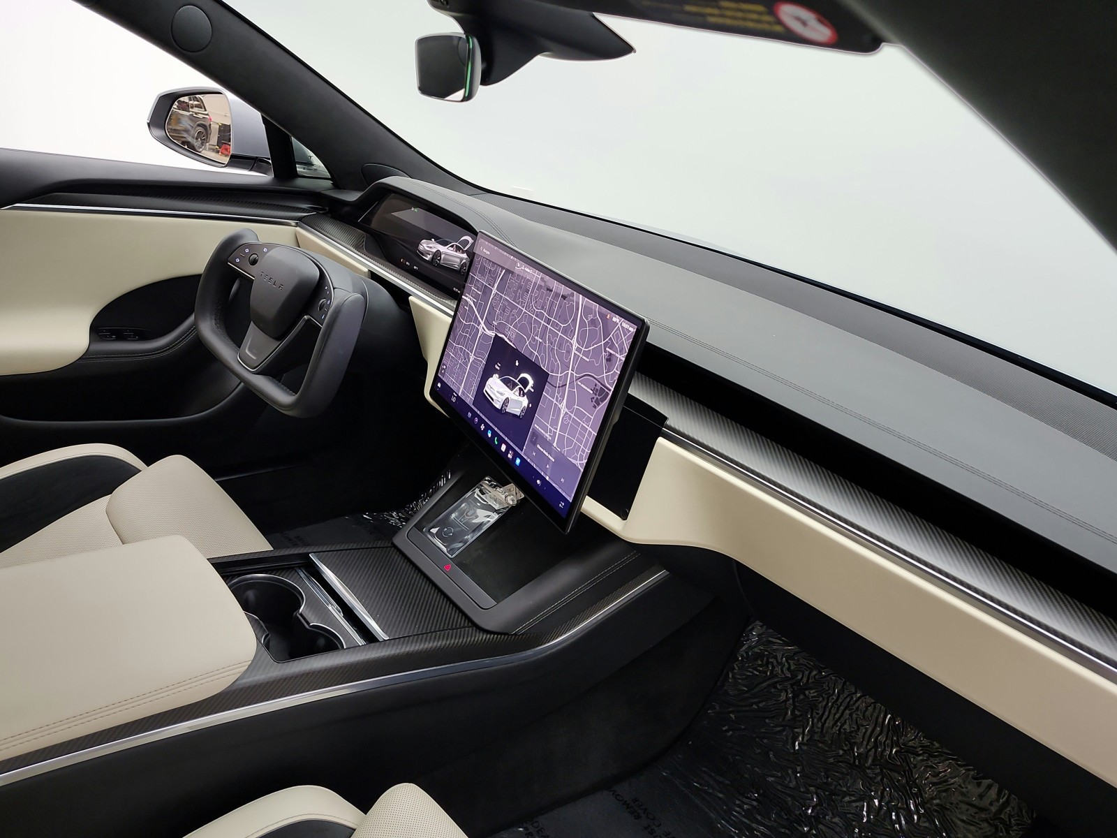 Used 2025 Lunar Silver Tesla Plaid image 17