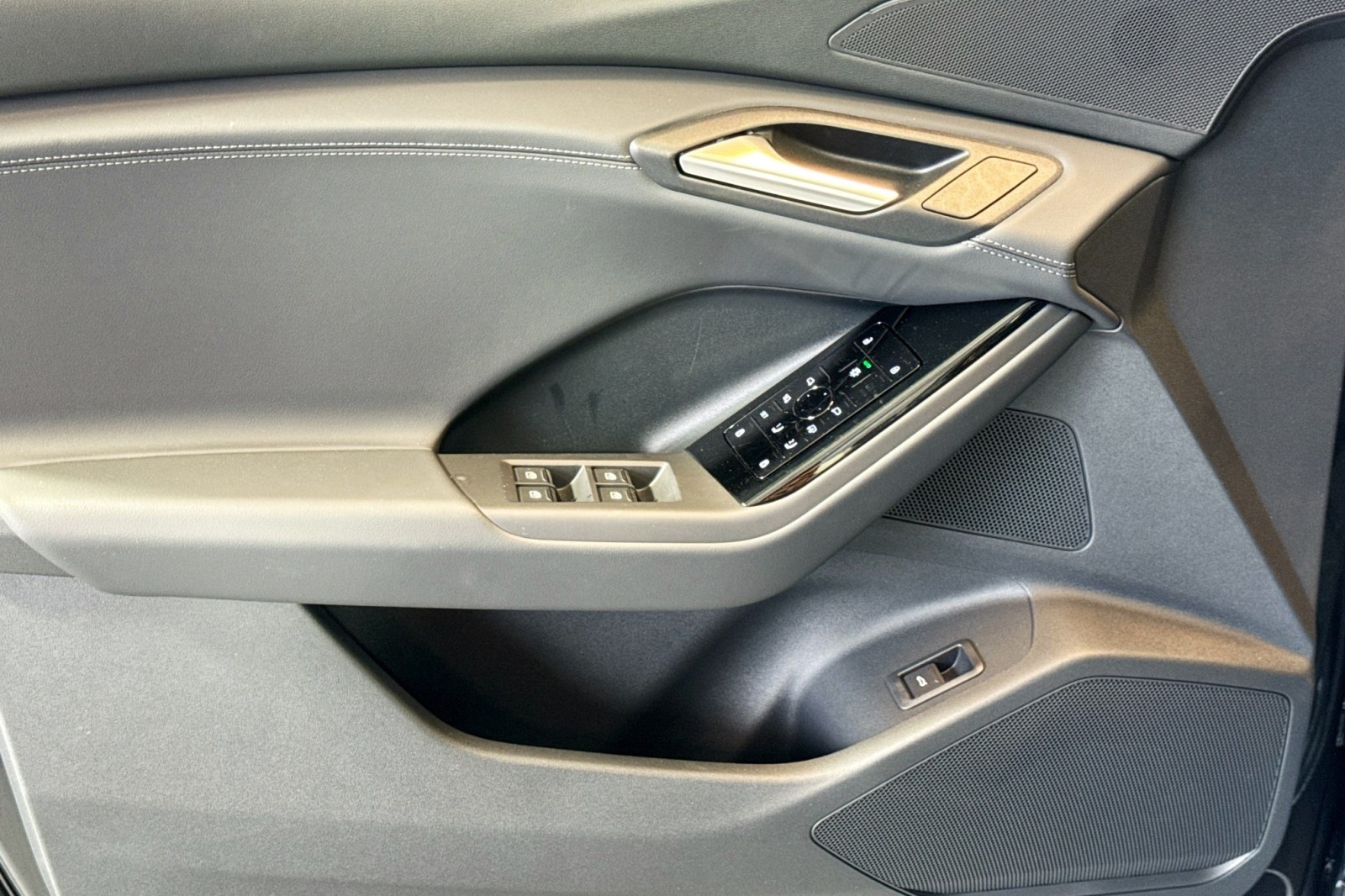 New 2027 Manhattan Gray Metallic Audi Premium quattro image 15