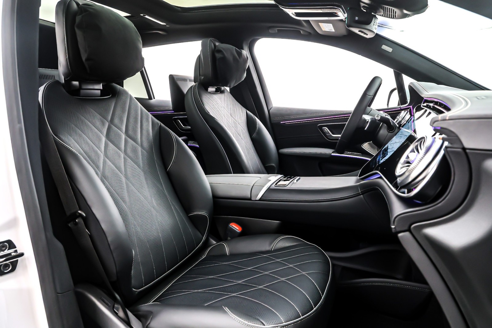 New 2026 MANUFAKTUR Moonlight White Metallic Mercedes-Benz EQS 550 image 7