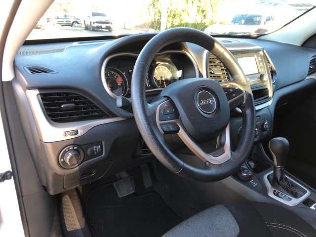 2016 Jeep Cherokee Sport 16