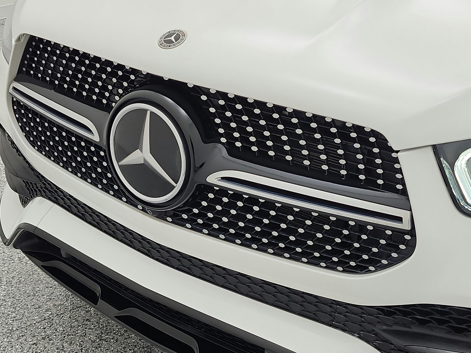 Used 2021 Polar White Mercedes-Benz GLE 580 4MATIC® SUV image 33