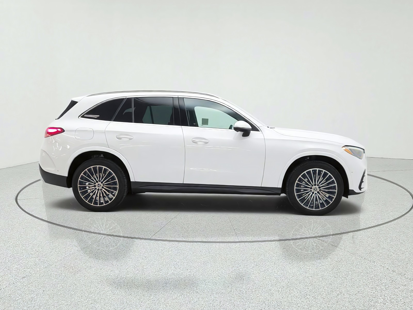 New 2027 MANUFAKTUR Moonlight White Metallic Mercedes-Benz GLC 300 SUV image 4