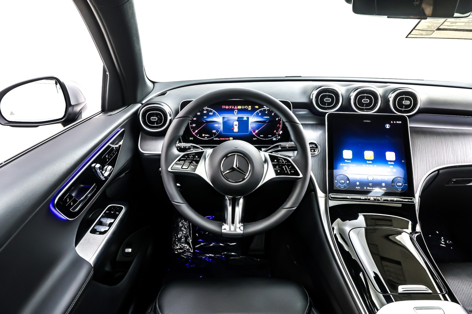 New 2026 MANUFAKTUR Alpine Grey Mercedes-Benz GLC 300 image 4