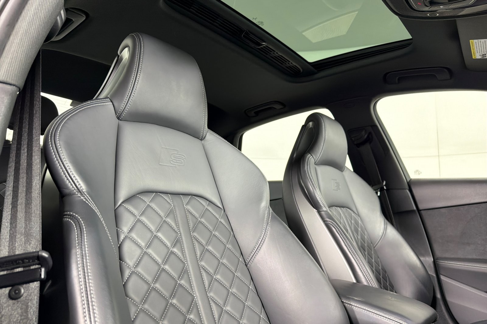 Used 2022 Mythos Black Metallic Audi Premium Plus 3.0 TFSI quattro image 15