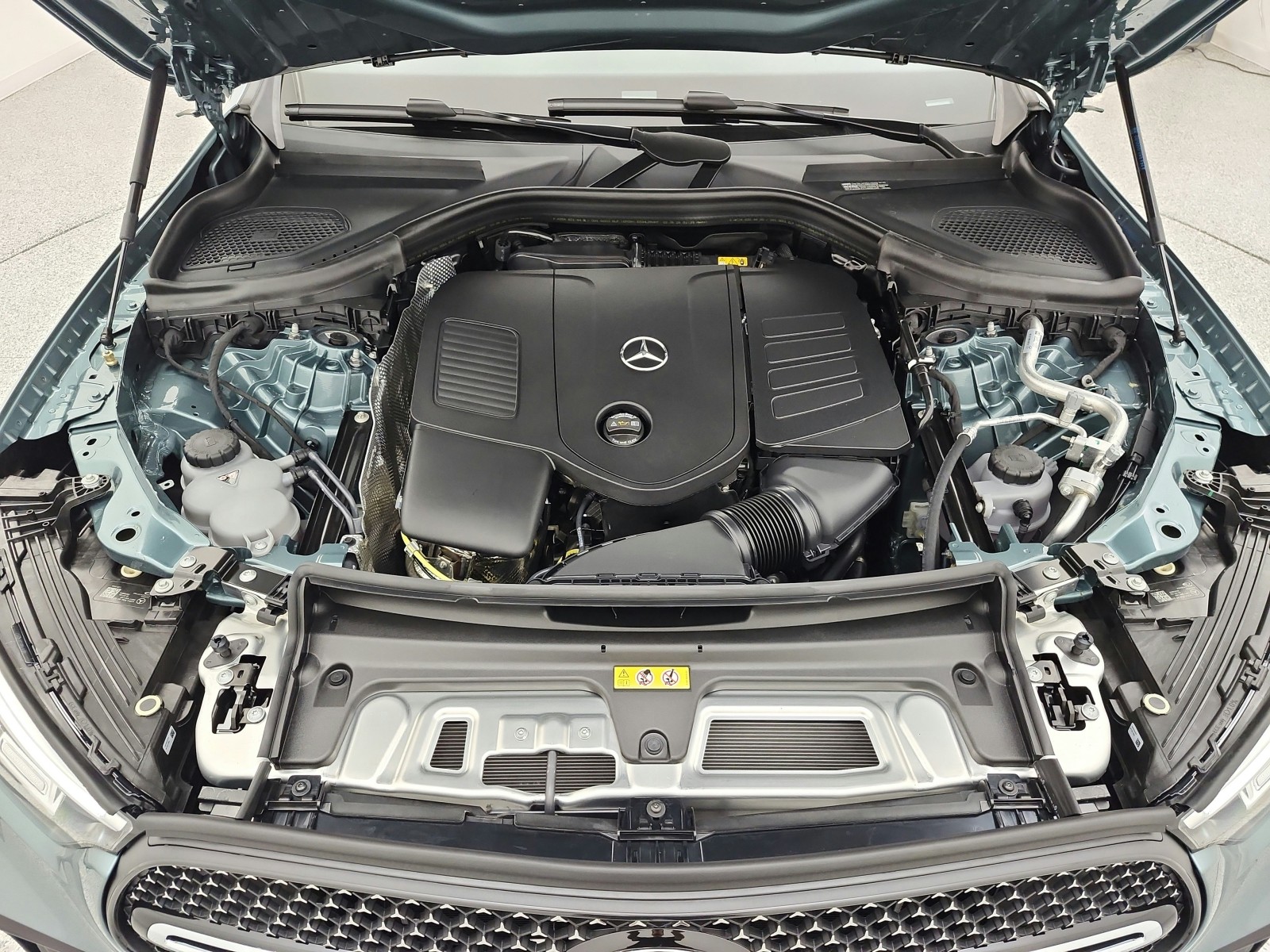 New 2027 Verde Silver Metallic Mercedes-Benz GLC 300 SUV image 12