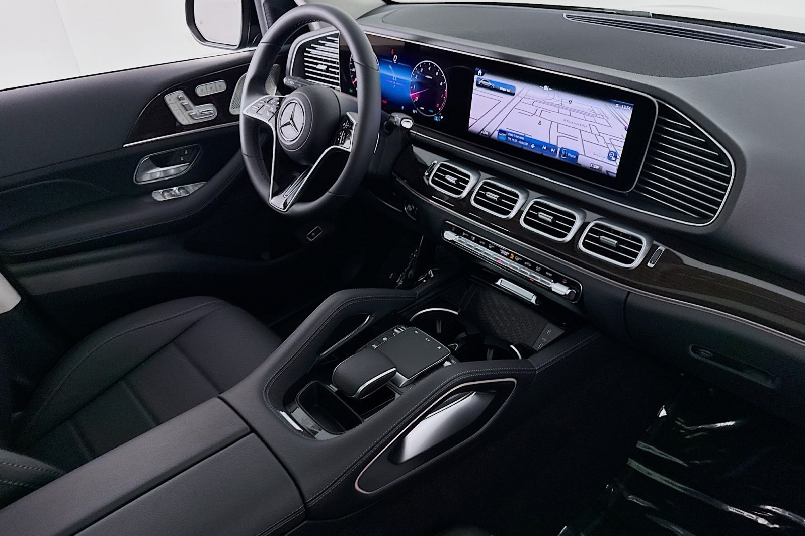 New 2026 Black Mercedes-Benz GLE 450 4MATIC® SUV image 15