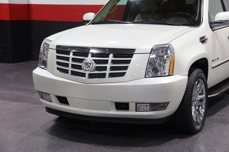 2011 Cadillac Escalade AWD 4dr Suv in , 