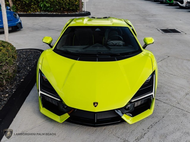 Lamborghini Revuelto
