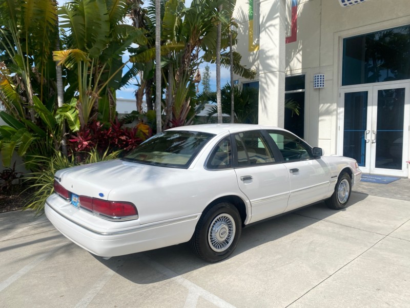 1995 Ford Crown Victoria LOW MILES 43,331 in , 