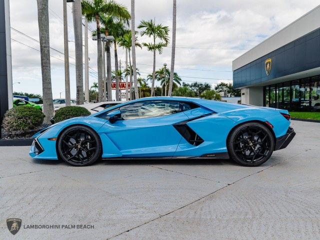 Lamborghini Revuelto