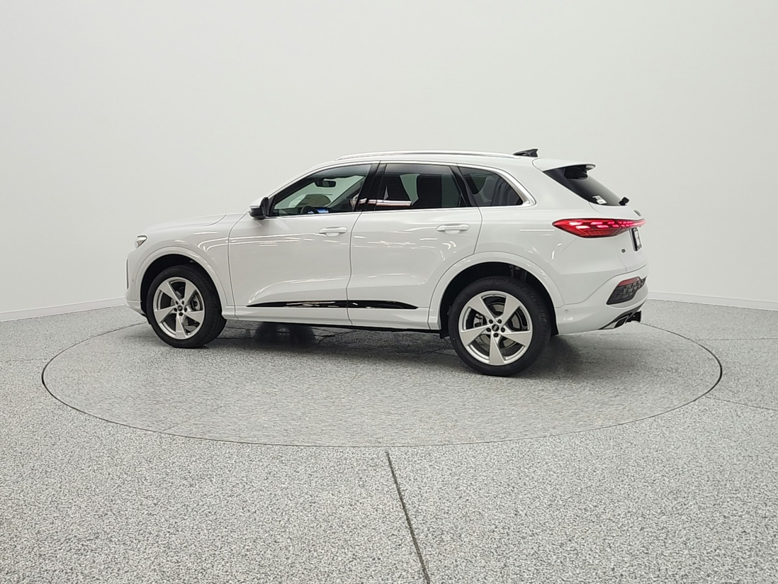 New 2025 Glacier White Metallic Audi Premium Plus 2.0 TFSI quattro image 8