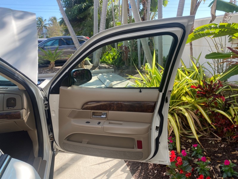 2005 Mercury Grand Marquis GS LOW MILES 49,348 in , 