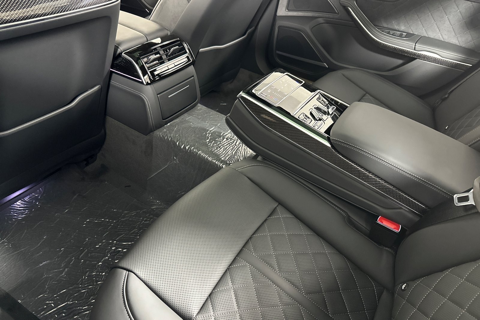 New 2025 Daytona Gray Pearl Effect Audi 4.0 TFSI image 11