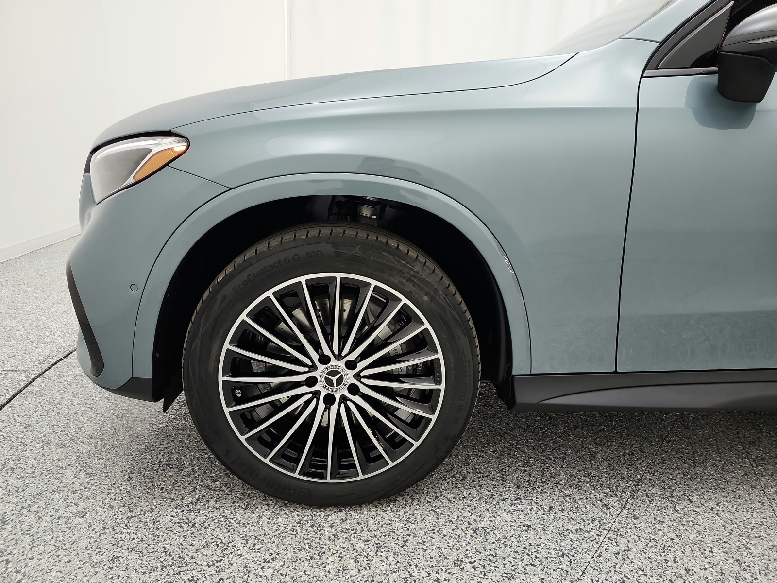 New 2027 Verde Silver Metallic Mercedes-Benz GLC 300 SUV image 13
