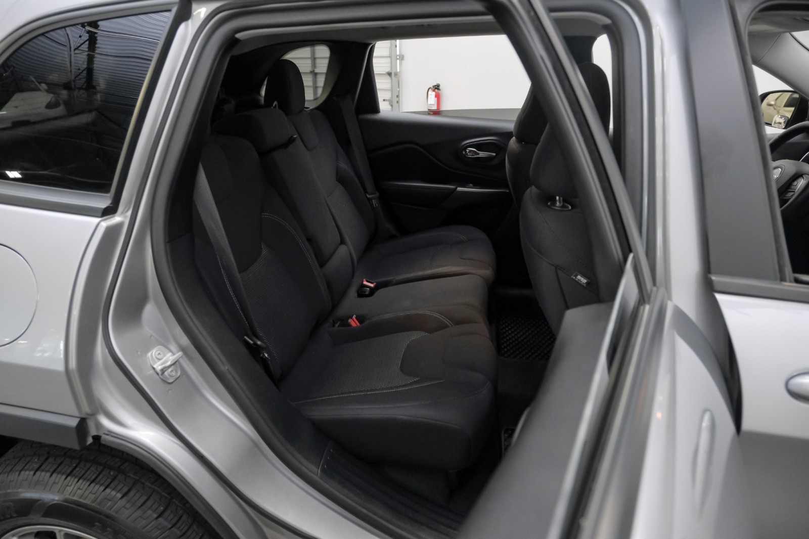 2020 Jeep Cherokee Latitude 4x4 SafetyTecPkg CldWthrPkg SatRadio 37