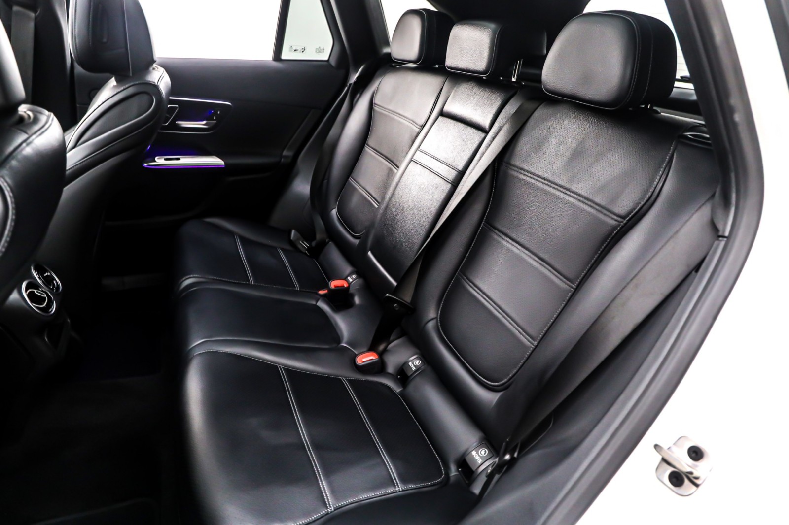 New 2026 Polar White Mercedes-Benz GLC 300 image 8