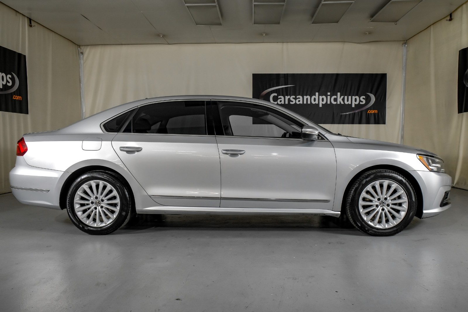 2017 Volkswagen Passat 1.8T SE 5