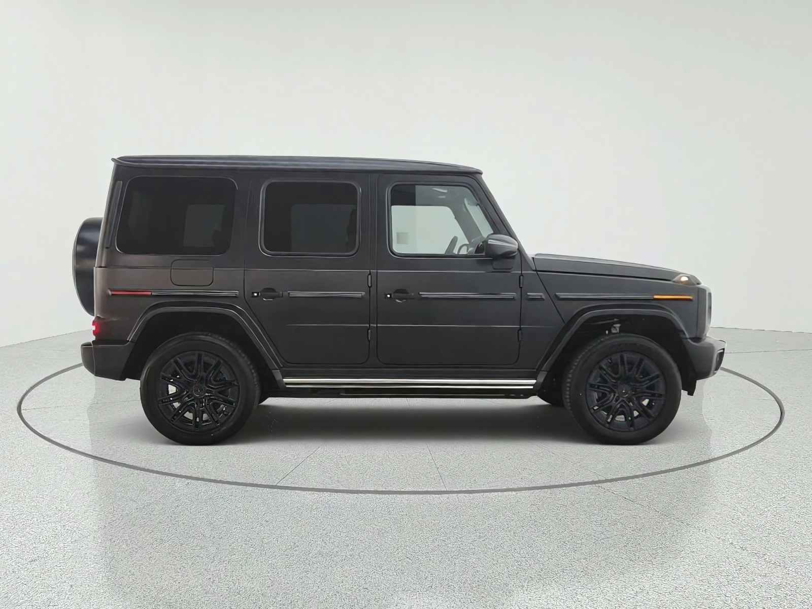 New 2027 MANUFAKTUR Night Black magno Mercedes-Benz G 580e SUV image 4
