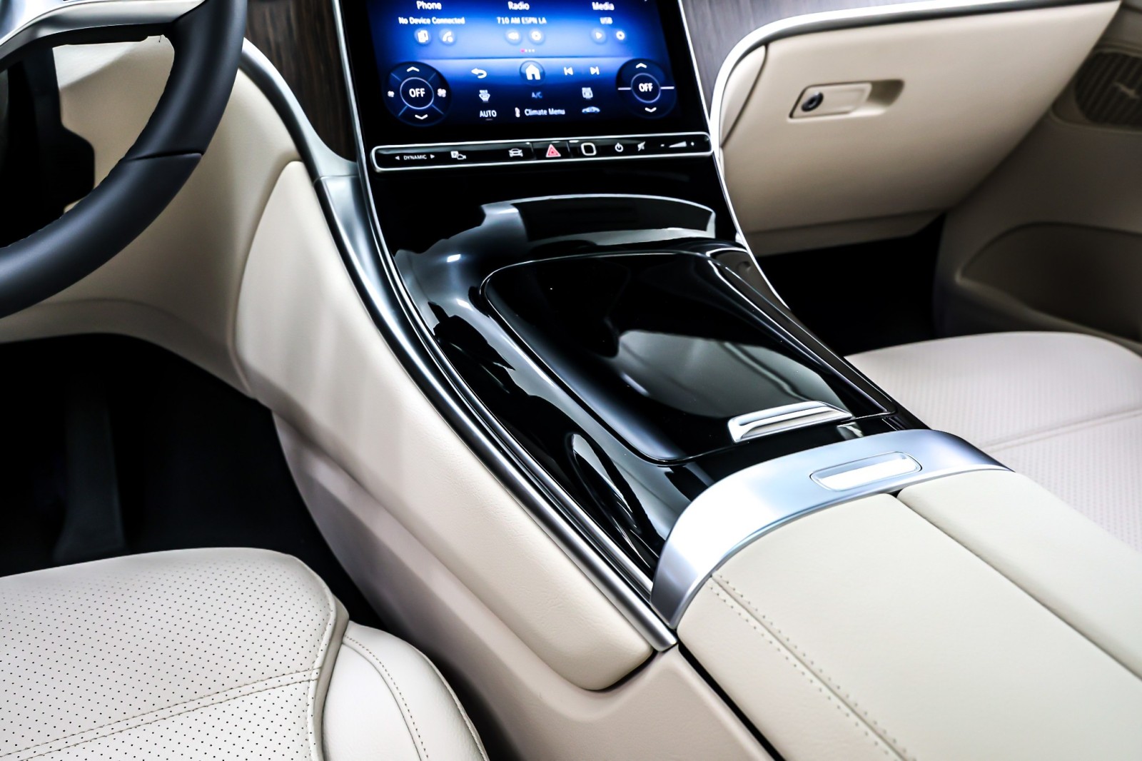 New 2026 Polar White Mercedes-Benz GLC 300 image 6