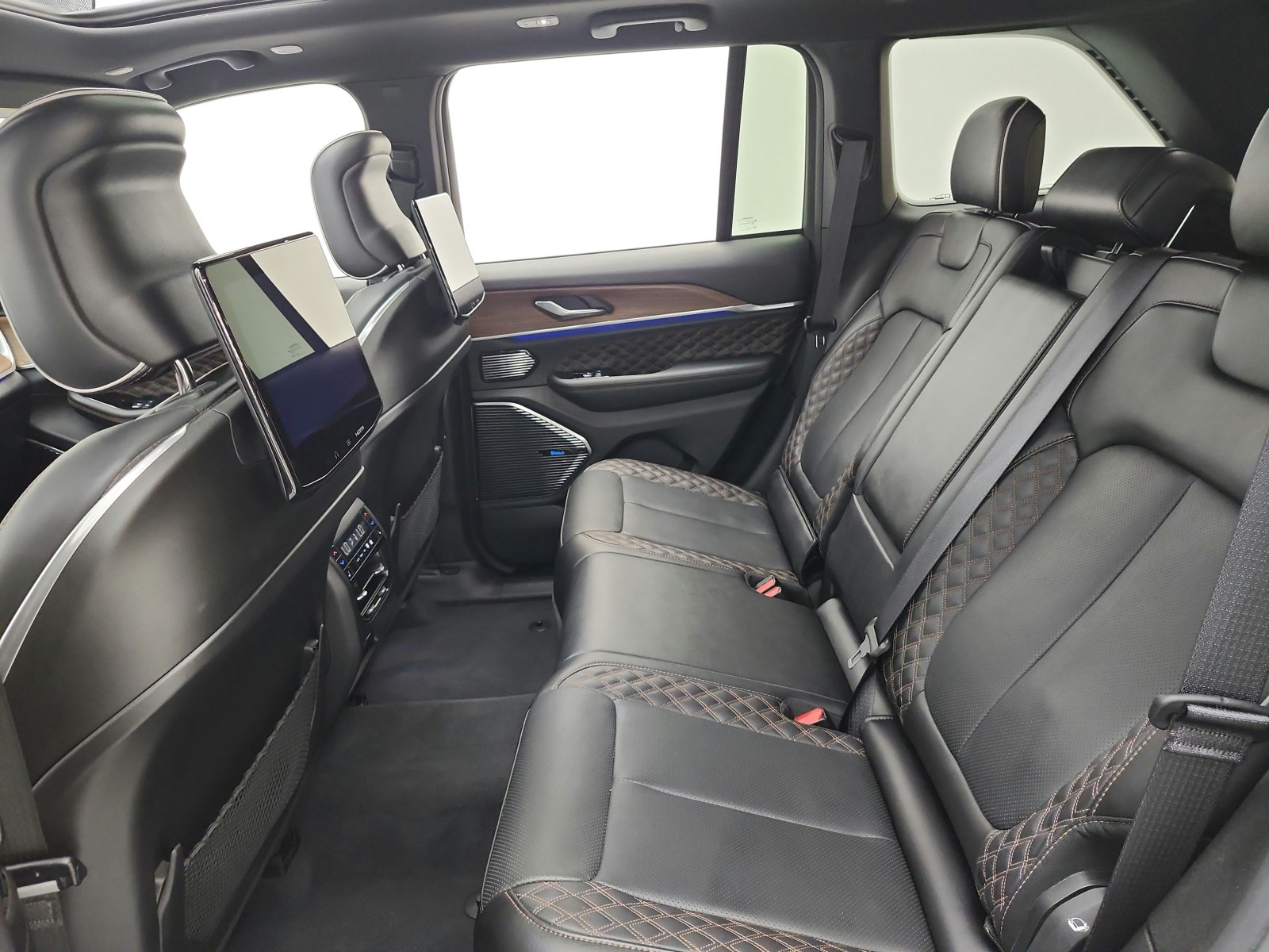 Used 2023 Bright White Clearcoat Jeep Summit image 16
