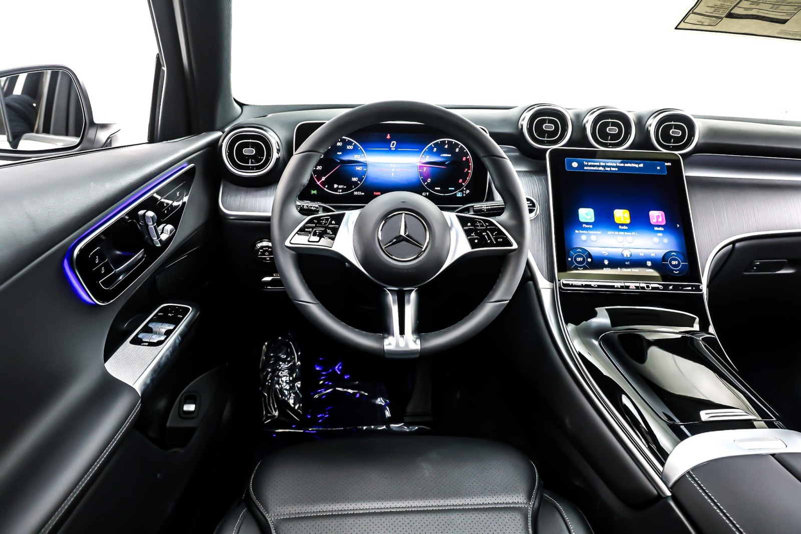 New 2026 Polar White Mercedes-Benz GLC 300 image 4