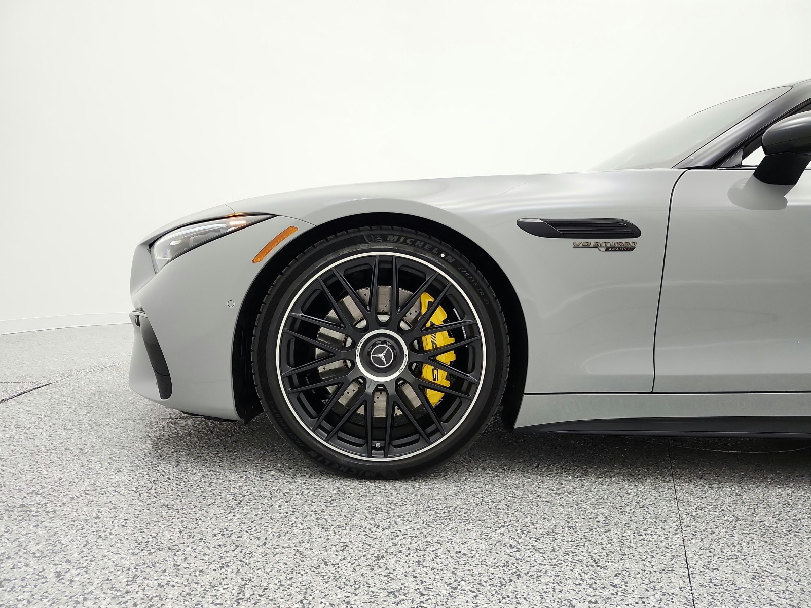 New 2026 MANUFAKTUR Alpine Grey Mercedes-Benz AMG® SL 63 image 12