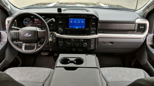 2023 Ford Super Duty F-350 DRW XLT 19