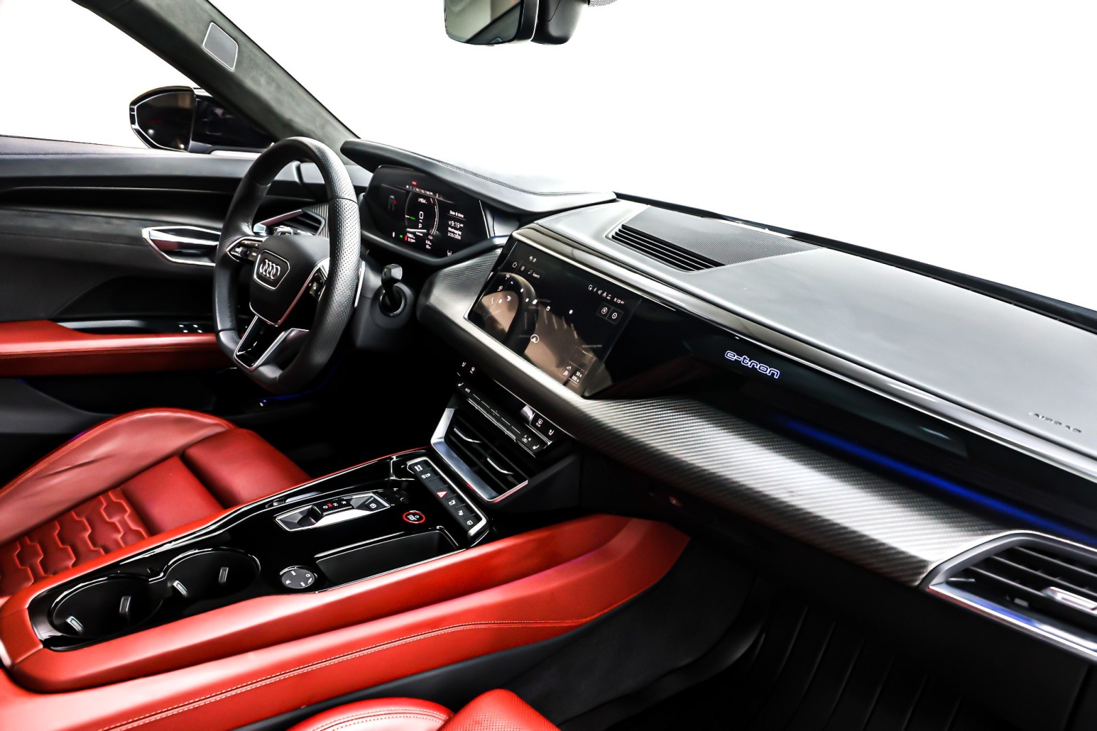 Used 2024 Suzuka Gray Metallic Audi quattro image 17