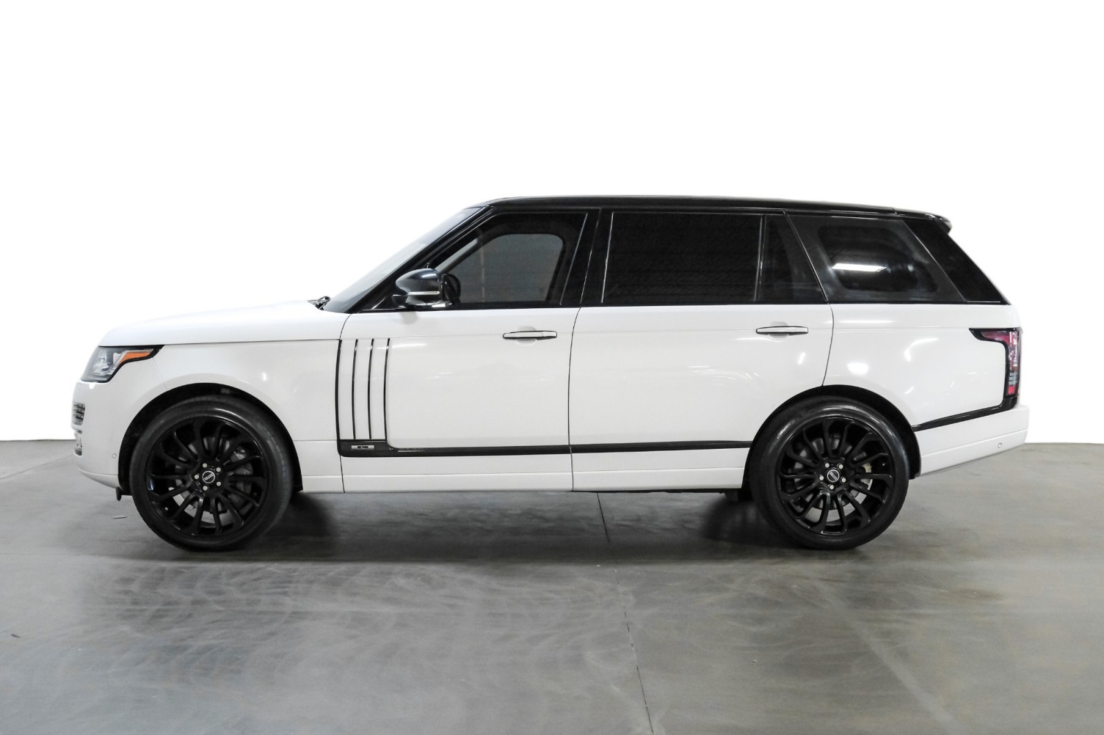 2014 Land Rover Range Rover Supercharged Autobiography LWB RearEntertainment BlackOutPkg 9