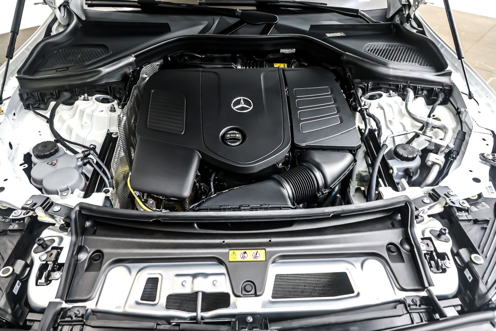 New 2026 Polar White Mercedes-Benz GLC 300 image 11