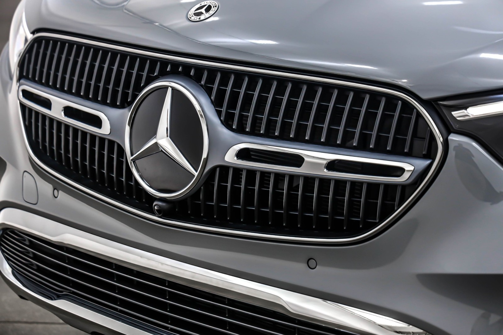 New 2026 MANUFAKTUR Alpine Grey Mercedes-Benz GLC 300 image 13