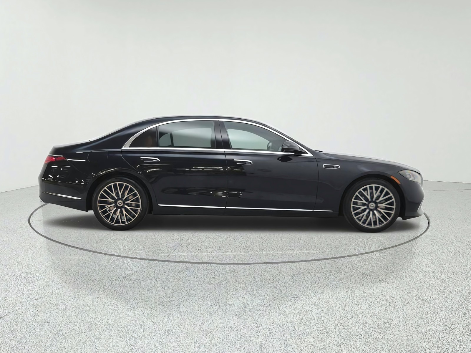 New 2027 Emerald Green Metallic Mercedes-Benz S 500 4MATIC® Sedan image 4