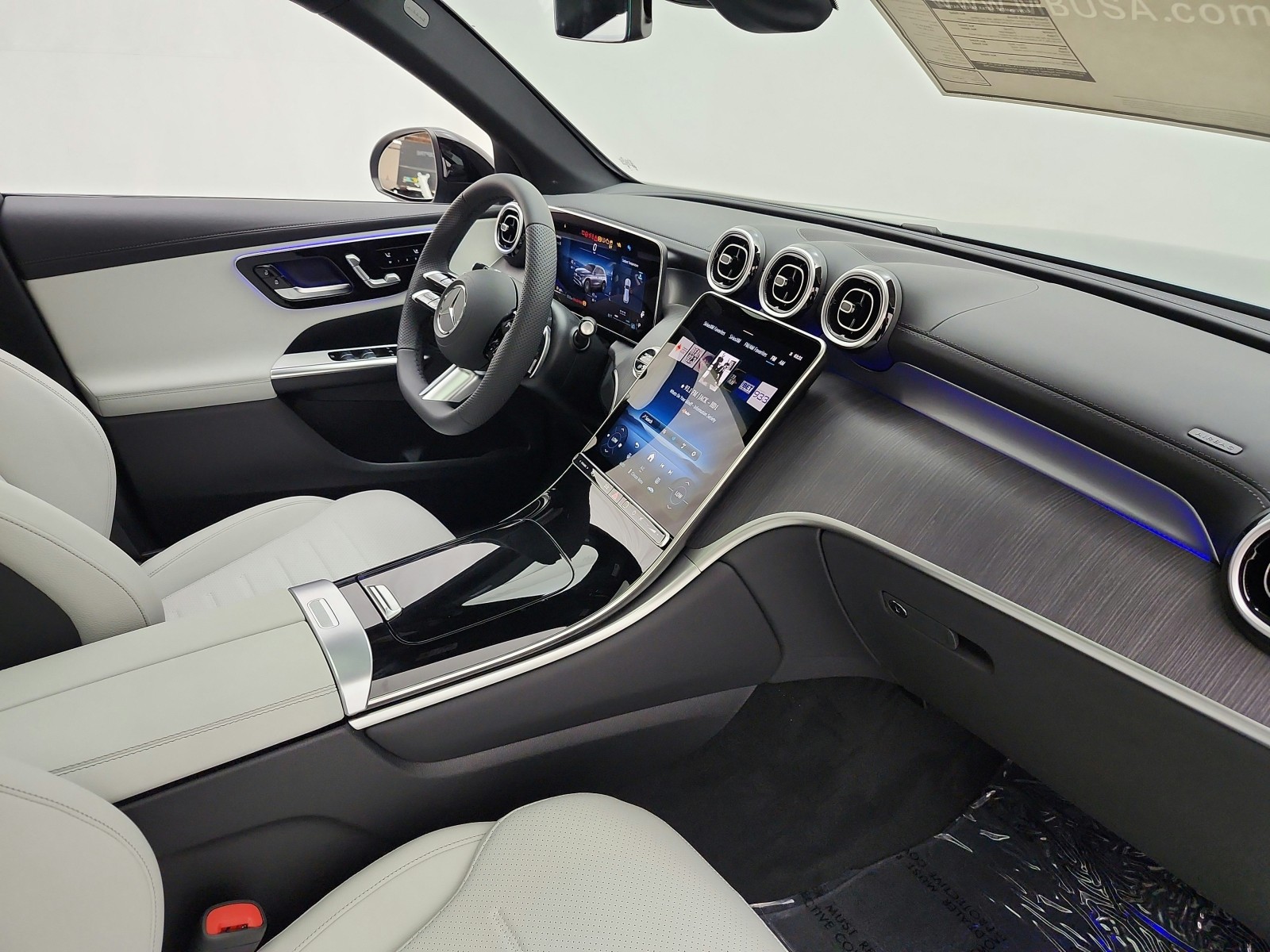 New 2027 Verde Silver Metallic Mercedes-Benz GLC 300 SUV image 15