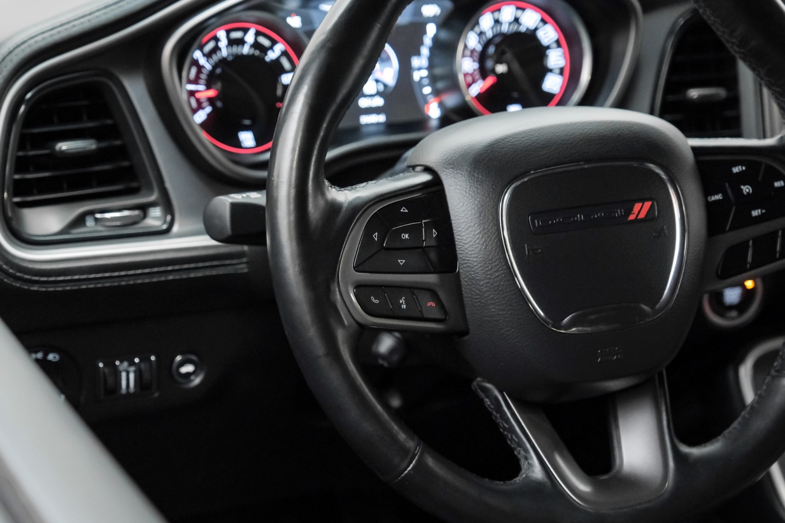 2022 Dodge Challenger SXT PlusPkg DrvrConvncPkg AlpineAudio UconnectNav 19