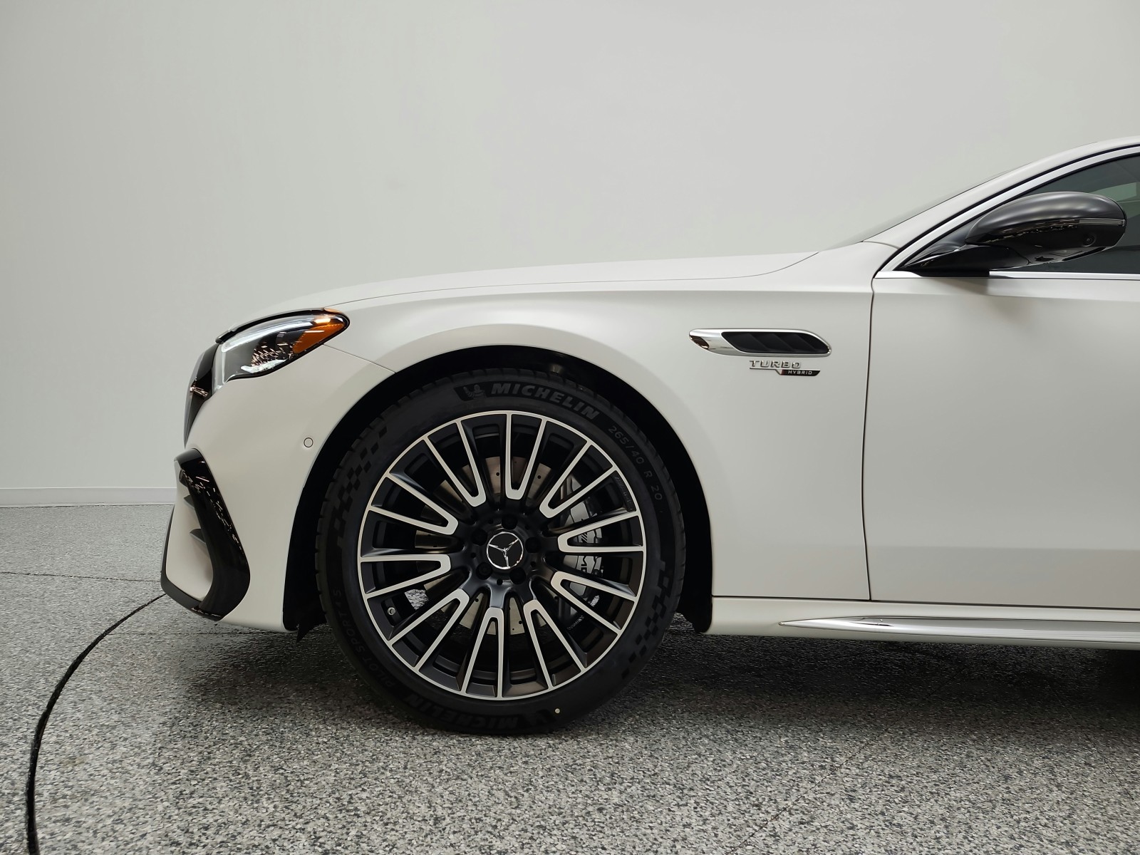 New 2026 MANUFAKTUR Moonlight White Magno Mercedes-Benz AMG® E 53 E 4MATIC+ Sedan image 15