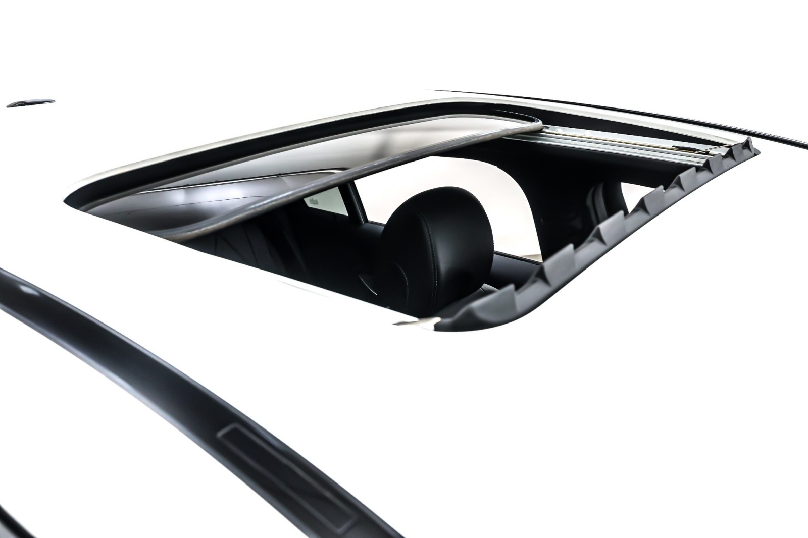 Used 2022 Polar White Mercedes-Benz GLC 300 4MATIC® Coupe image 23