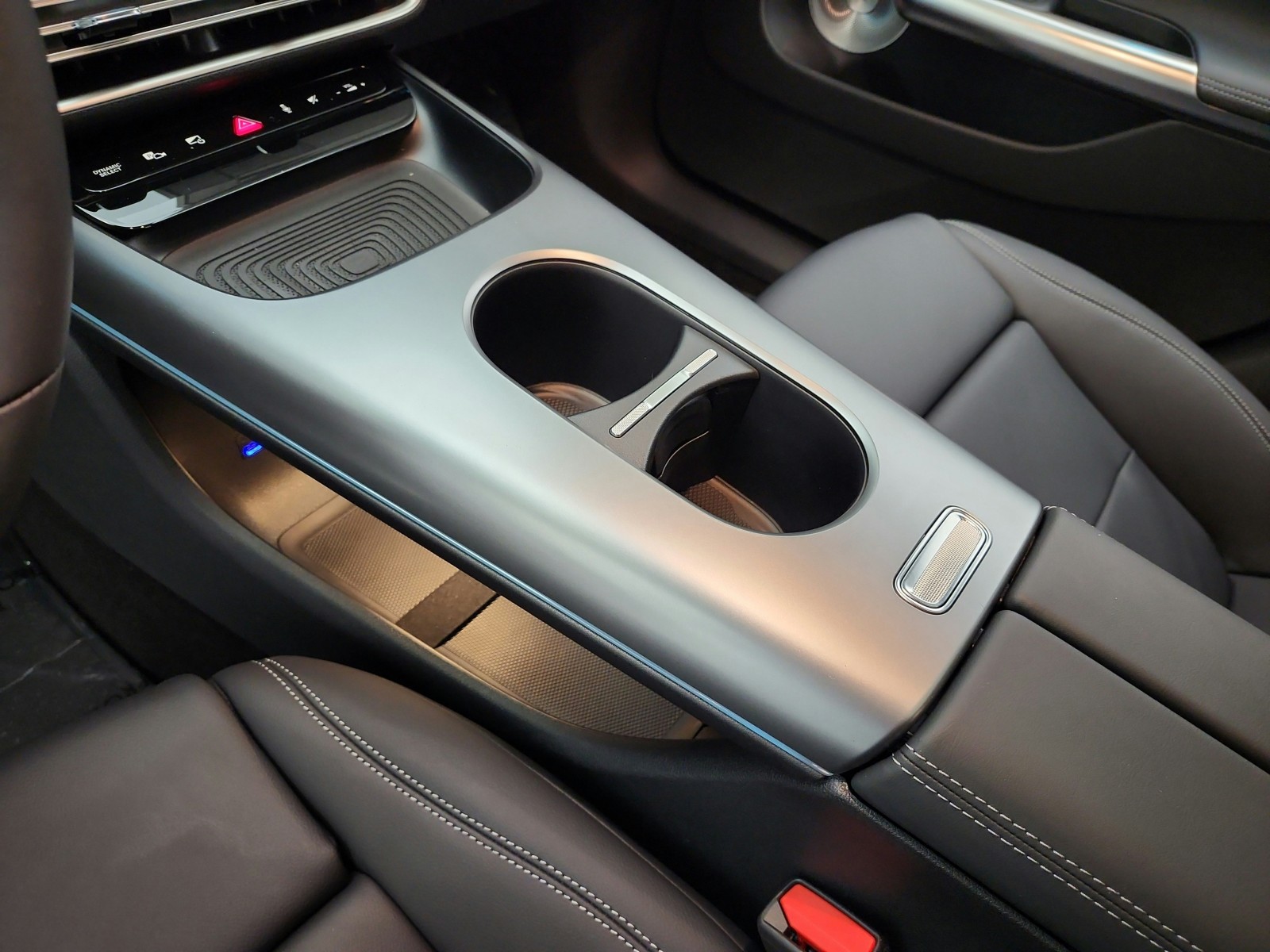 New 2027 Cirrus Silver Metallic Mercedes-Benz CLA 220 Hybrid FWD image 10