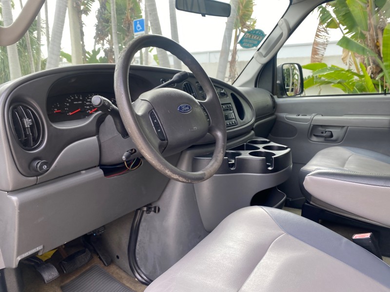 2008 Ford Econoline Wagon XLT 15 PASSENGERS E350 CLEAN in , 
