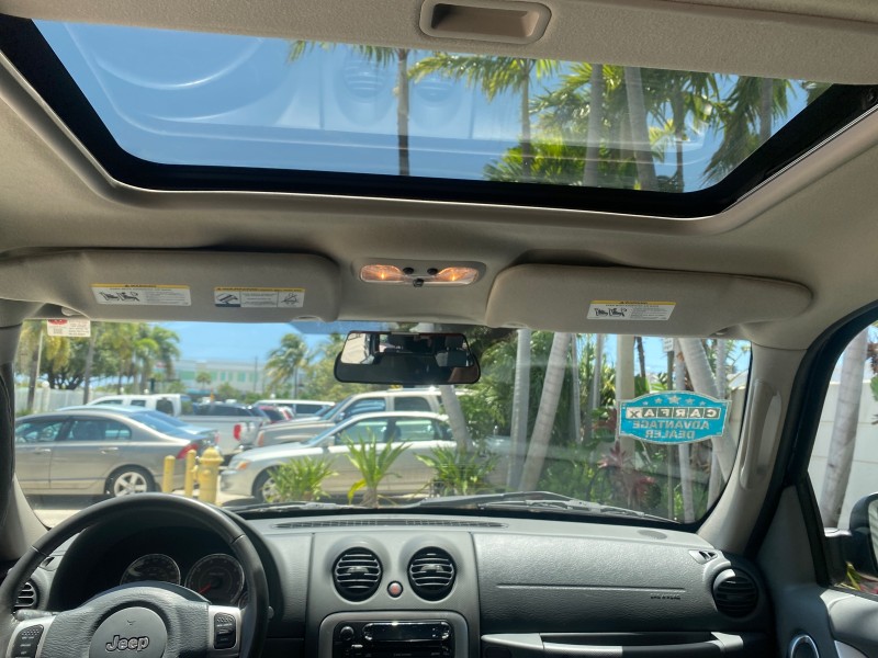 2006 Jeep Liberty 4WD Limited LOW MILES 75,410 in , 