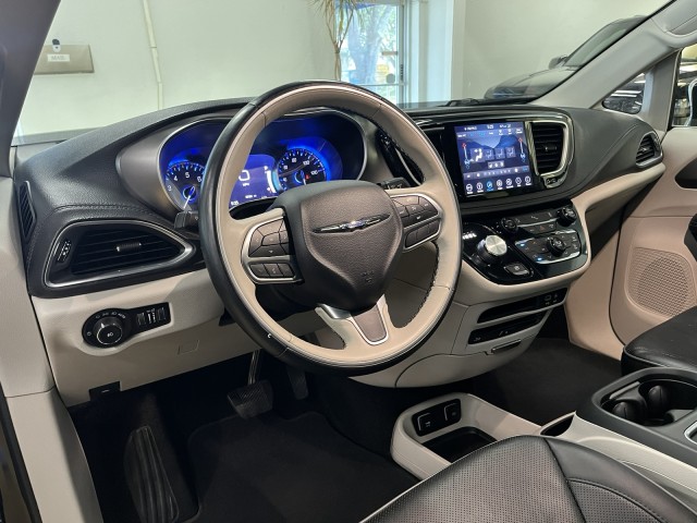 2018 Chrysler Pacifica Limited 23