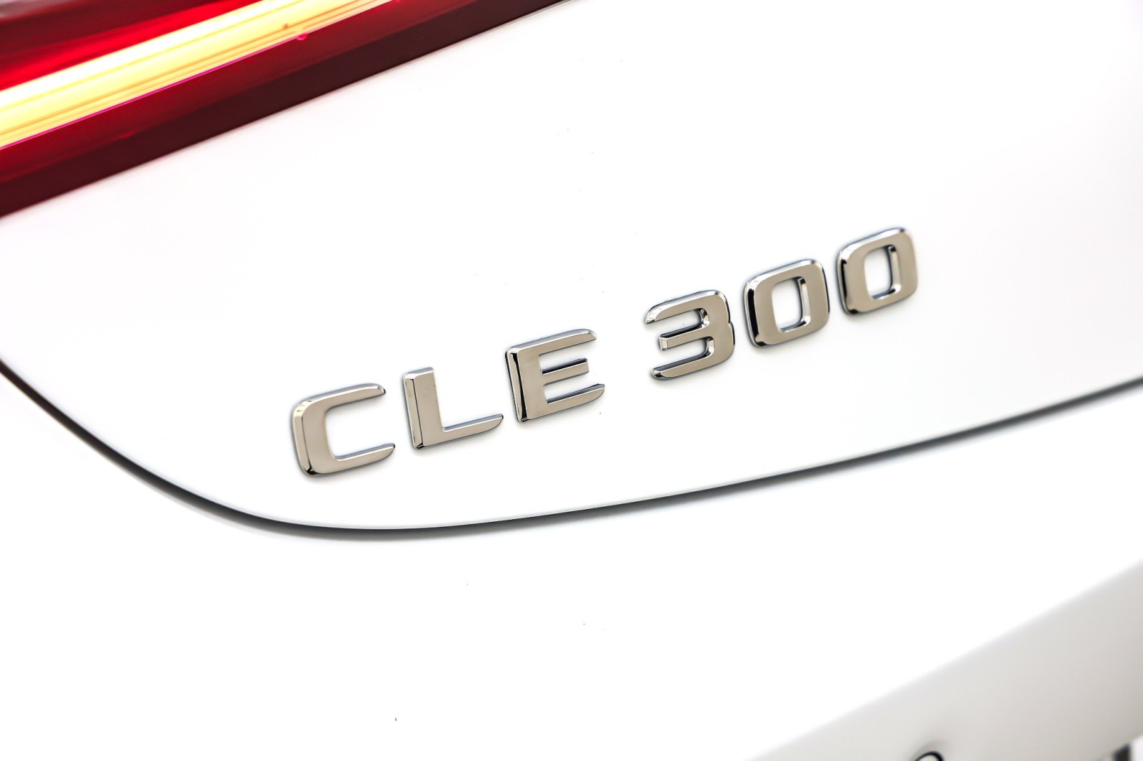 New 2026 MANUFAKTUR Moonlight White Metallic Mercedes-Benz CLE 300 image 9