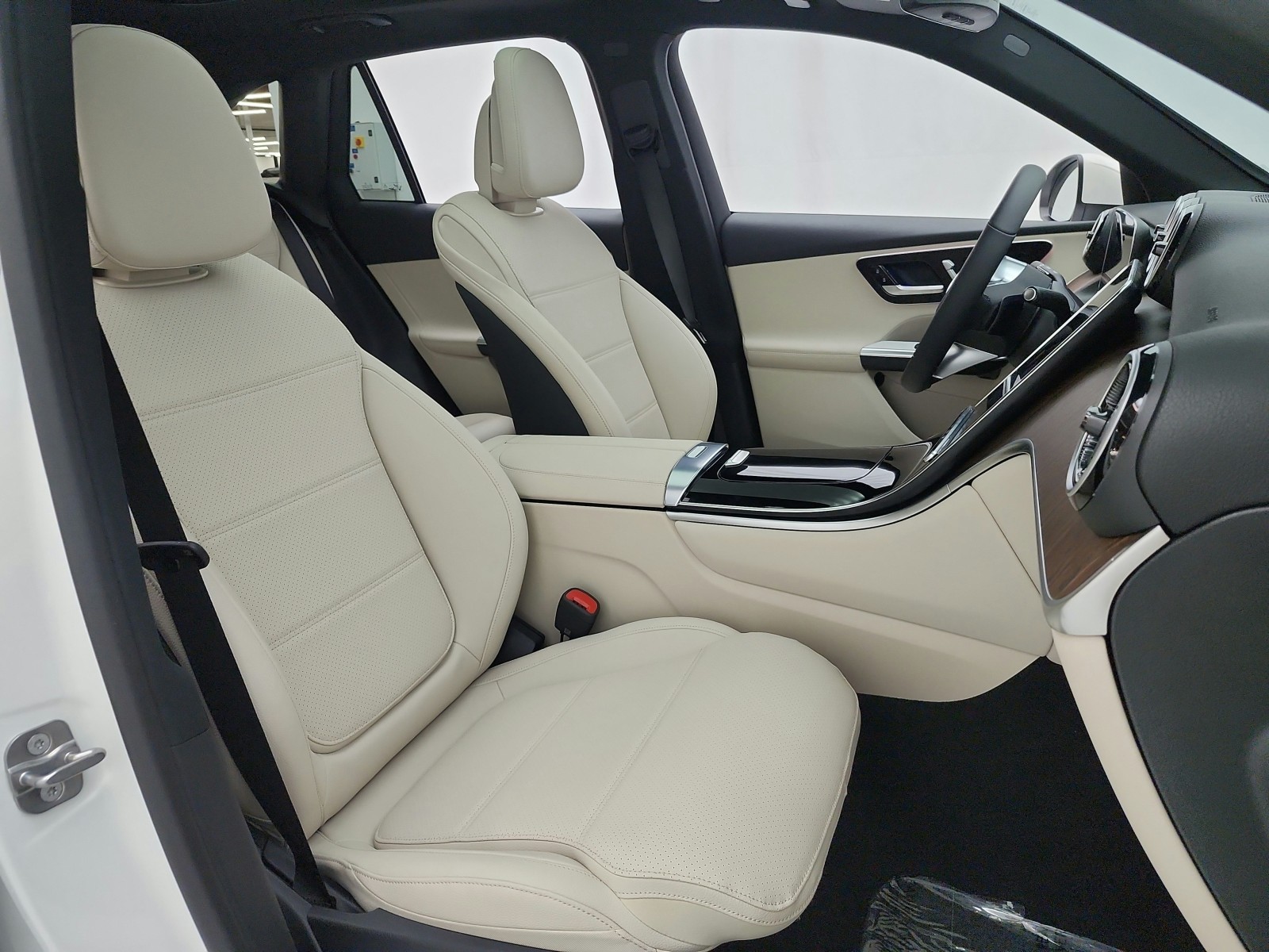 New 2027 Polar White Mercedes-Benz GLC 300 SUV image 14