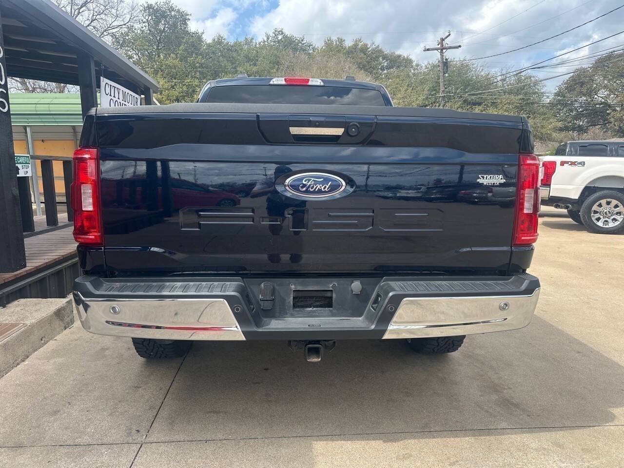 View vehicle photo 7