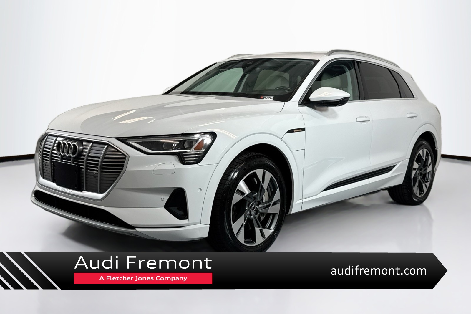 Glacier White Metallic 2022 Audi e-tron Premium Plus quattro AWD SUV / Crossover All-Wheel Drive Automatic
